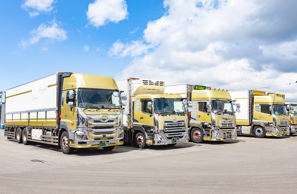 車両が並んでいる画像